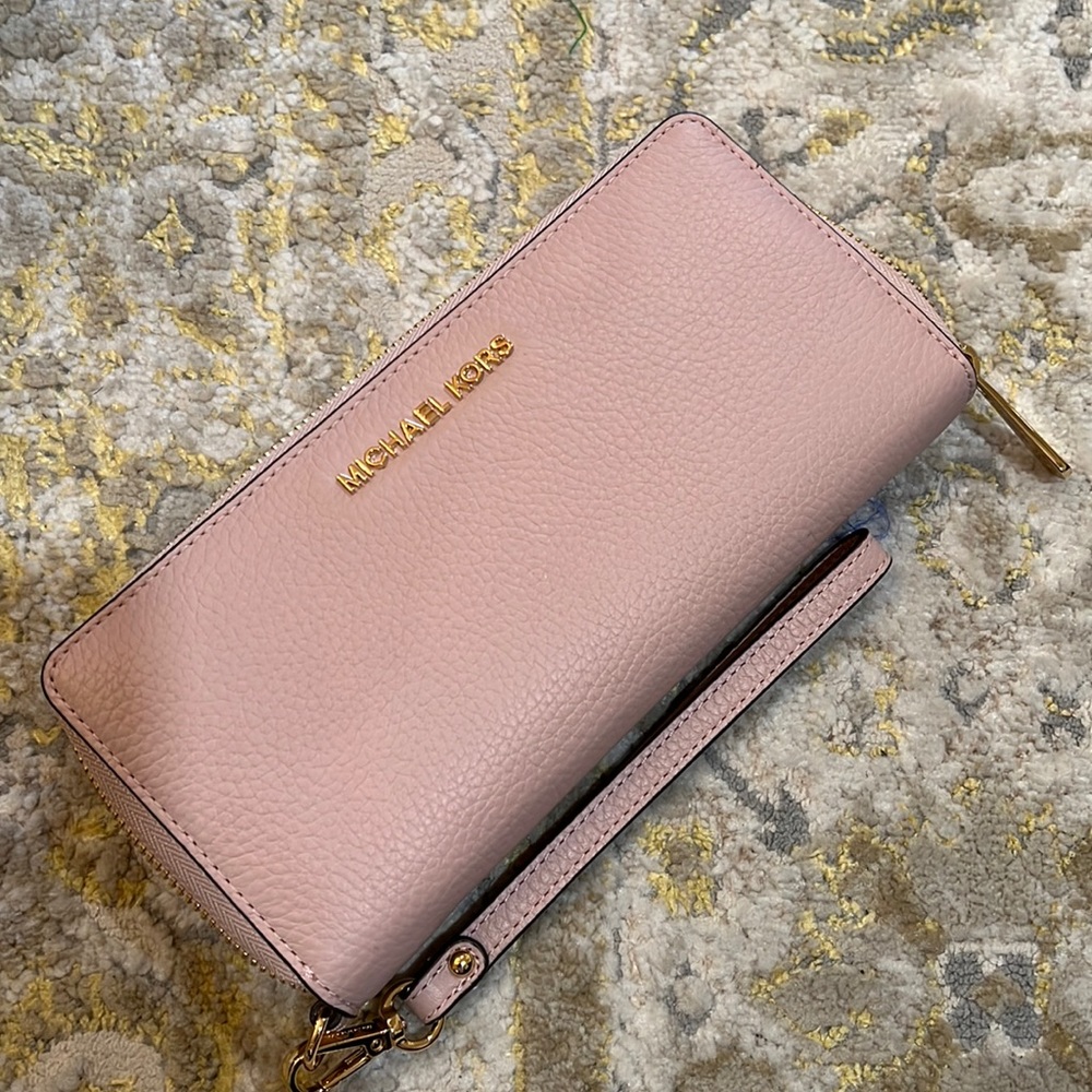 NWT BRAND NEW NEVER WORN MICHAEL KORS MK light pink wallet